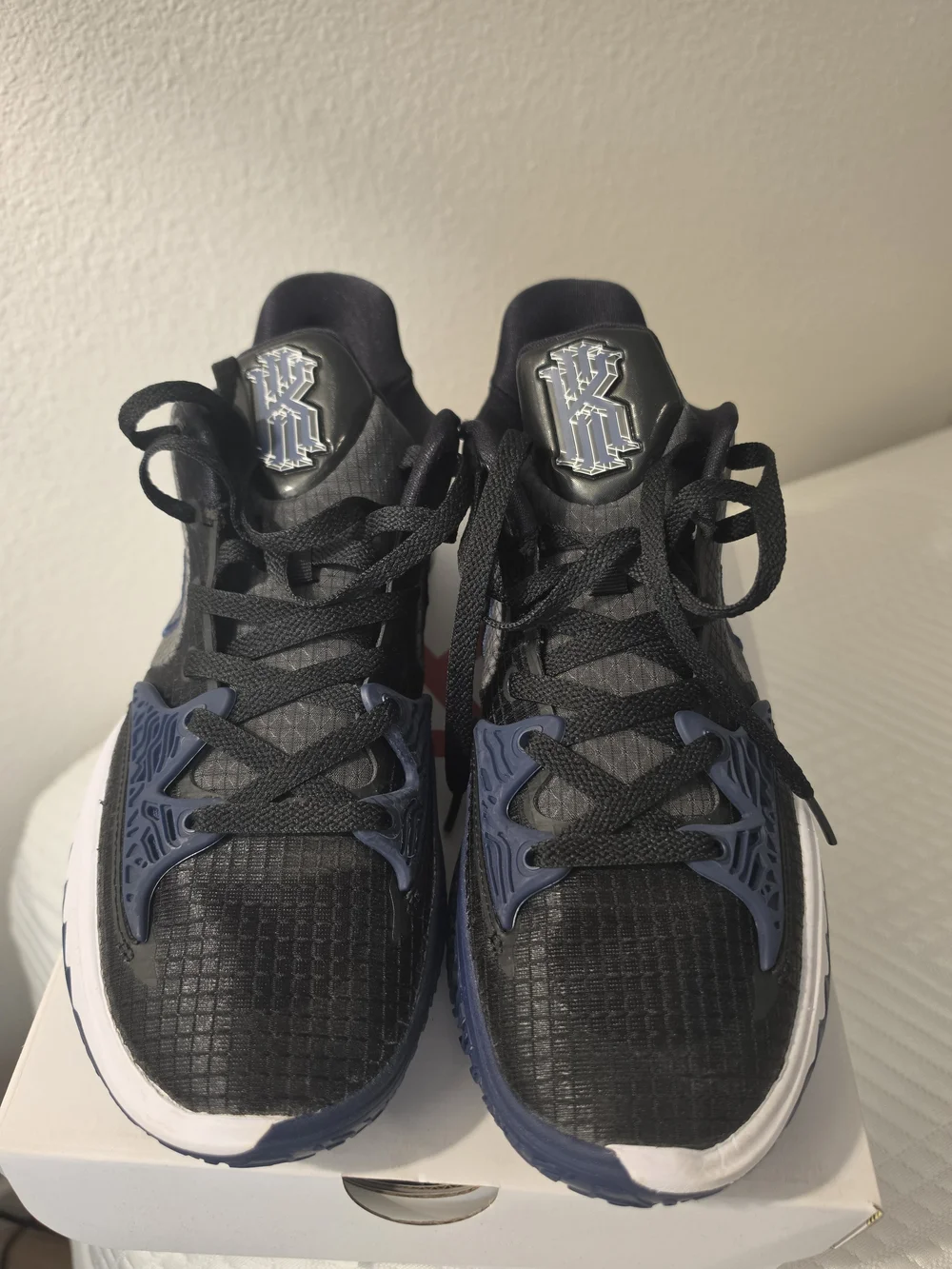 Nike Kyrie Low 4 TB - Size 9 - Picture 3 of 7